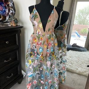 Gorgeous Flower Appliqué Dress